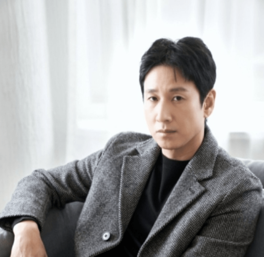 韩娱:一位顶流级L姓男演员染毒,就差报身份证号了(图9) 韩娱:一位顶流级L姓男演员染毒,就差报身份证号了(图9)