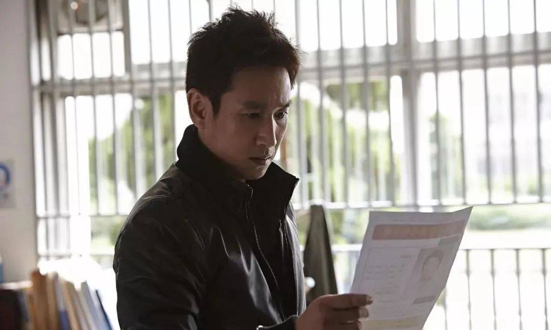 韩娱:一位顶流级L姓男演员染毒,就差报身份证号了(图14) 韩娱:一位顶流级L姓男演员染毒,就差报身份证号了(图14)