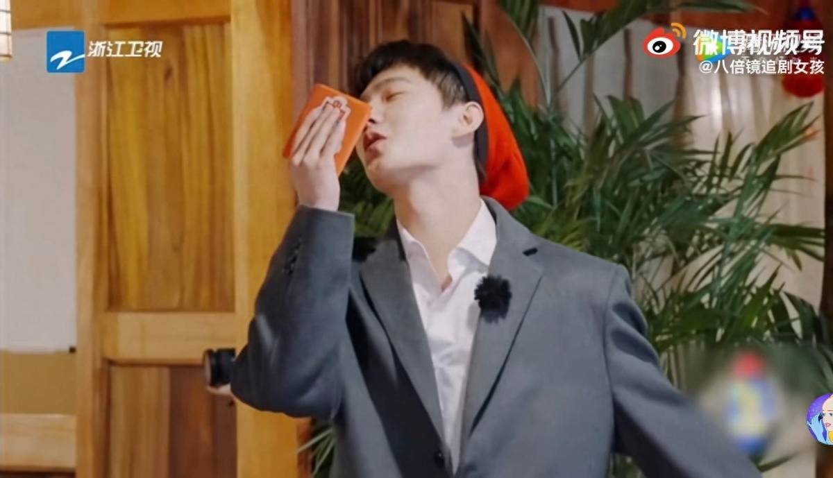 人气再度创高峰的杨洋加入《青春环游记3》,可谓释放了搞笑人天性(图6) 人气再度创高峰的杨洋加入《青春环游记3》,可谓释放了搞笑人天性(图6)