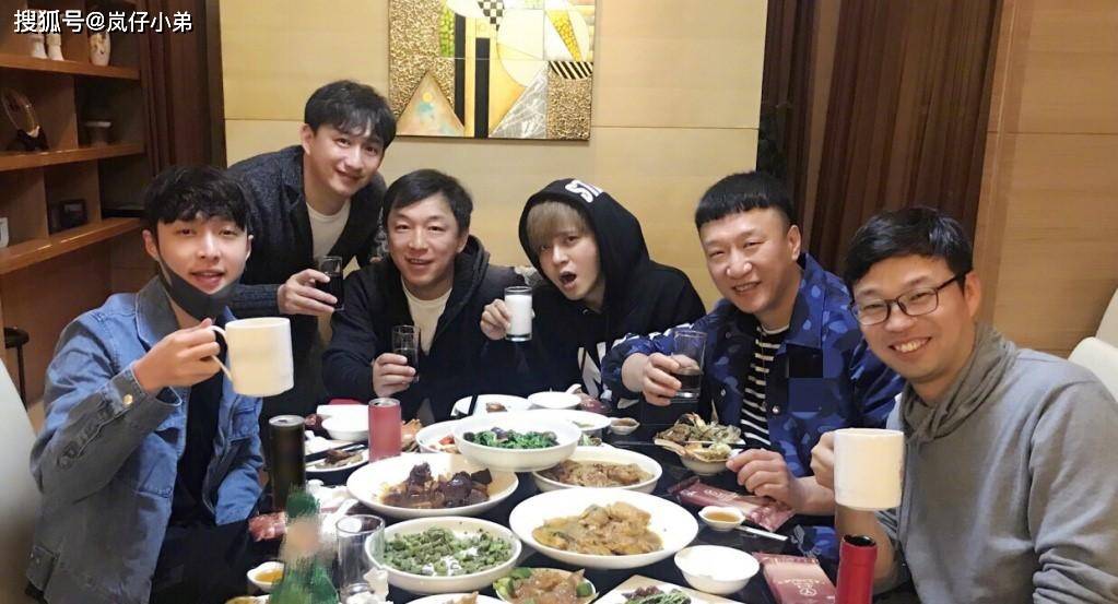 黄渤发文这就是乌镇男人帮,瞬间引发诸多节目老粉的回忆杀(图9) 黄渤发文这就是乌镇男人帮,瞬间引发诸多节目老粉的回忆杀(图9)