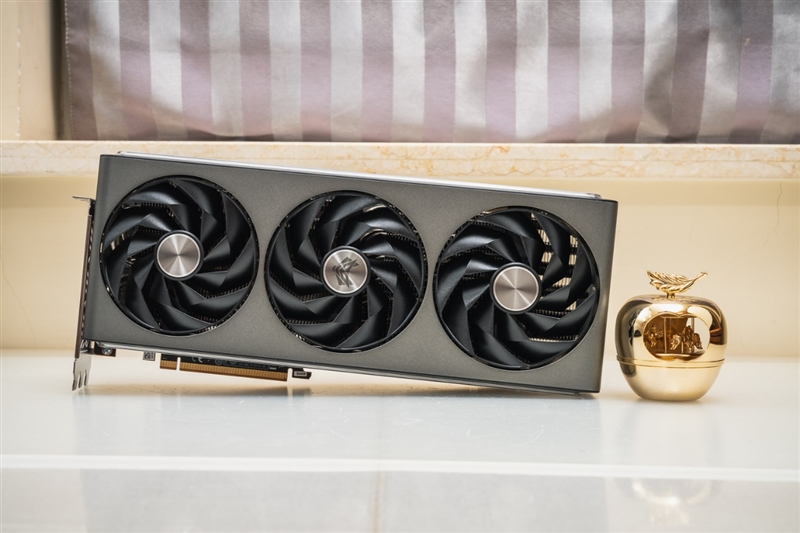 RTX 4090可能禁售 咱也当一回卡皇！AMD RX 7900 XTX深度评测