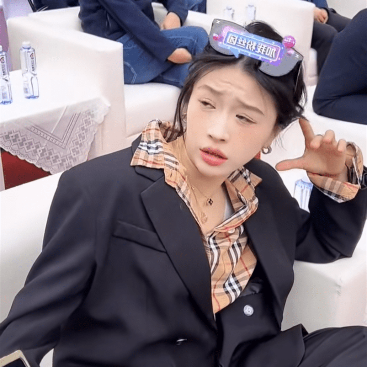 网传小杨哥公司“三只羊”公司架构出问题 直播分成比例惹争议 (图3) 网传小杨哥公司“三只羊”公司架构出问题 直播分成比例惹争议 (图3)