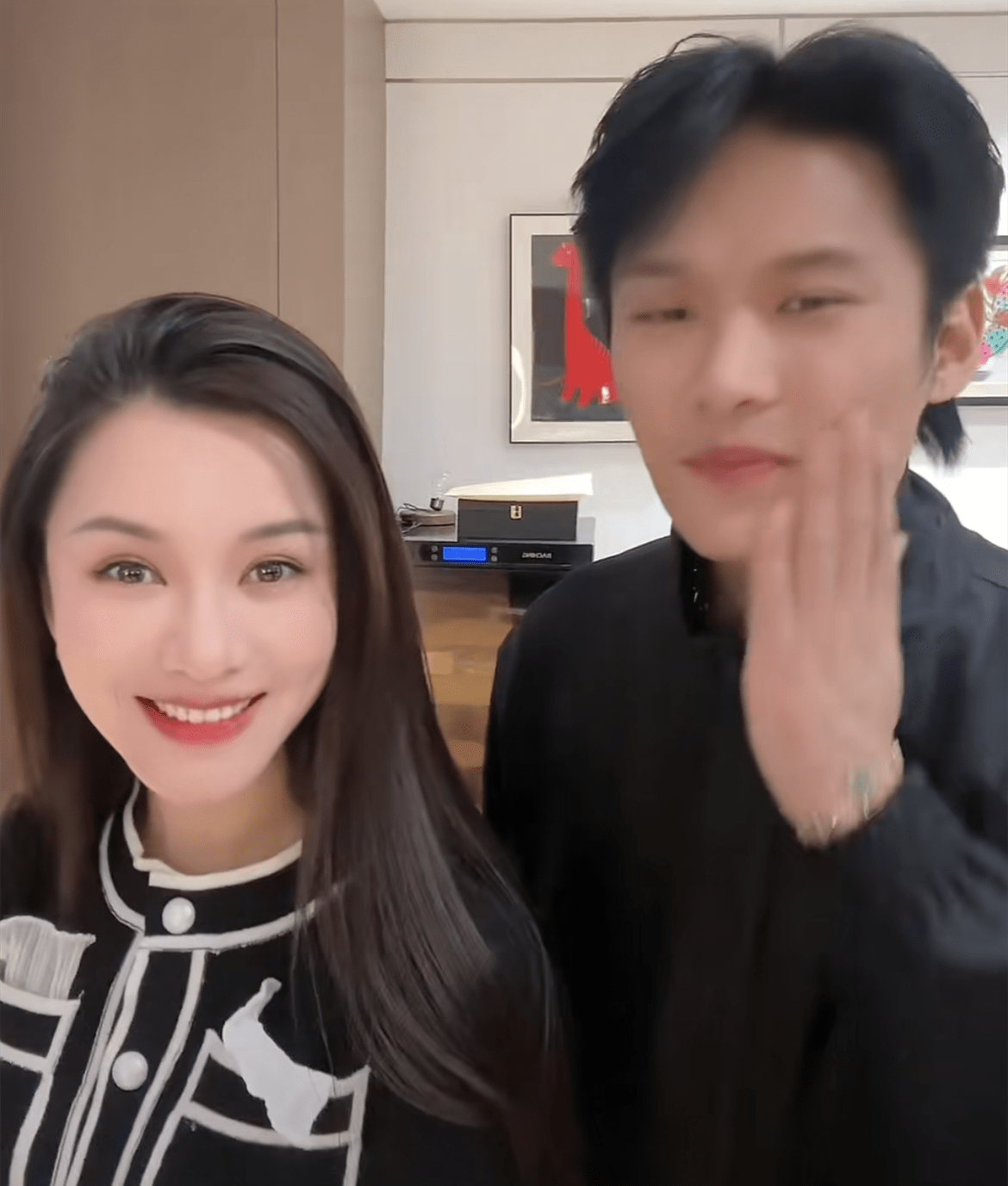 网传小杨哥公司“三只羊”公司架构出问题 直播分成比例惹争议 (图10) 网传小杨哥公司“三只羊”公司架构出问题 直播分成比例惹争议 (图10)