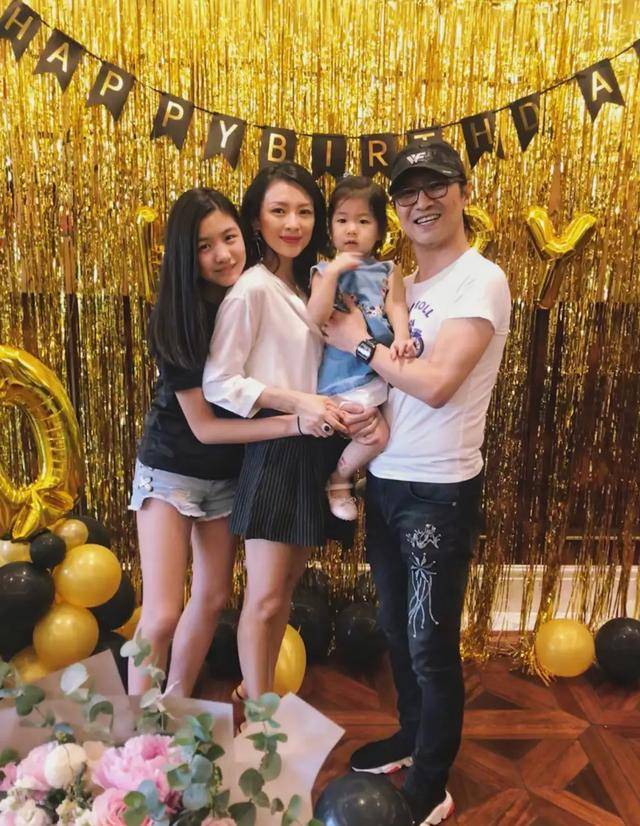 章子怡汪峰离婚的原因,狗仔队直指跟赌博有关(图18) 章子怡汪峰离婚的原因,狗仔队直指跟赌博有关(图18)