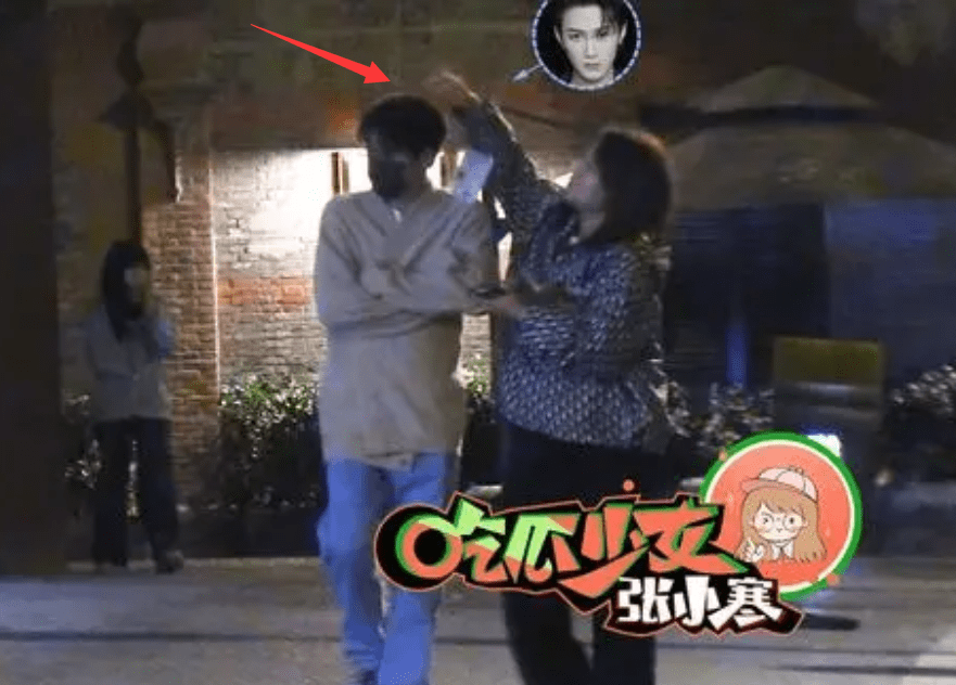 凭借《长相思》大火的檀健次被拍与女生外出聚餐的亲密画面 疑似恋情曝光(图6) 凭借《长相思》大火的檀健次被拍与女生外出聚餐的亲密画面 疑似恋情曝光(图6)