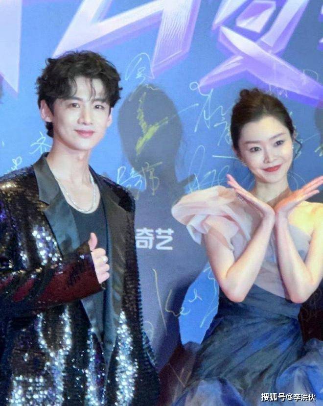 流量小生魏大勋和他的两任绯闻女友——秦岚、杨幂同台的画面了(图11)