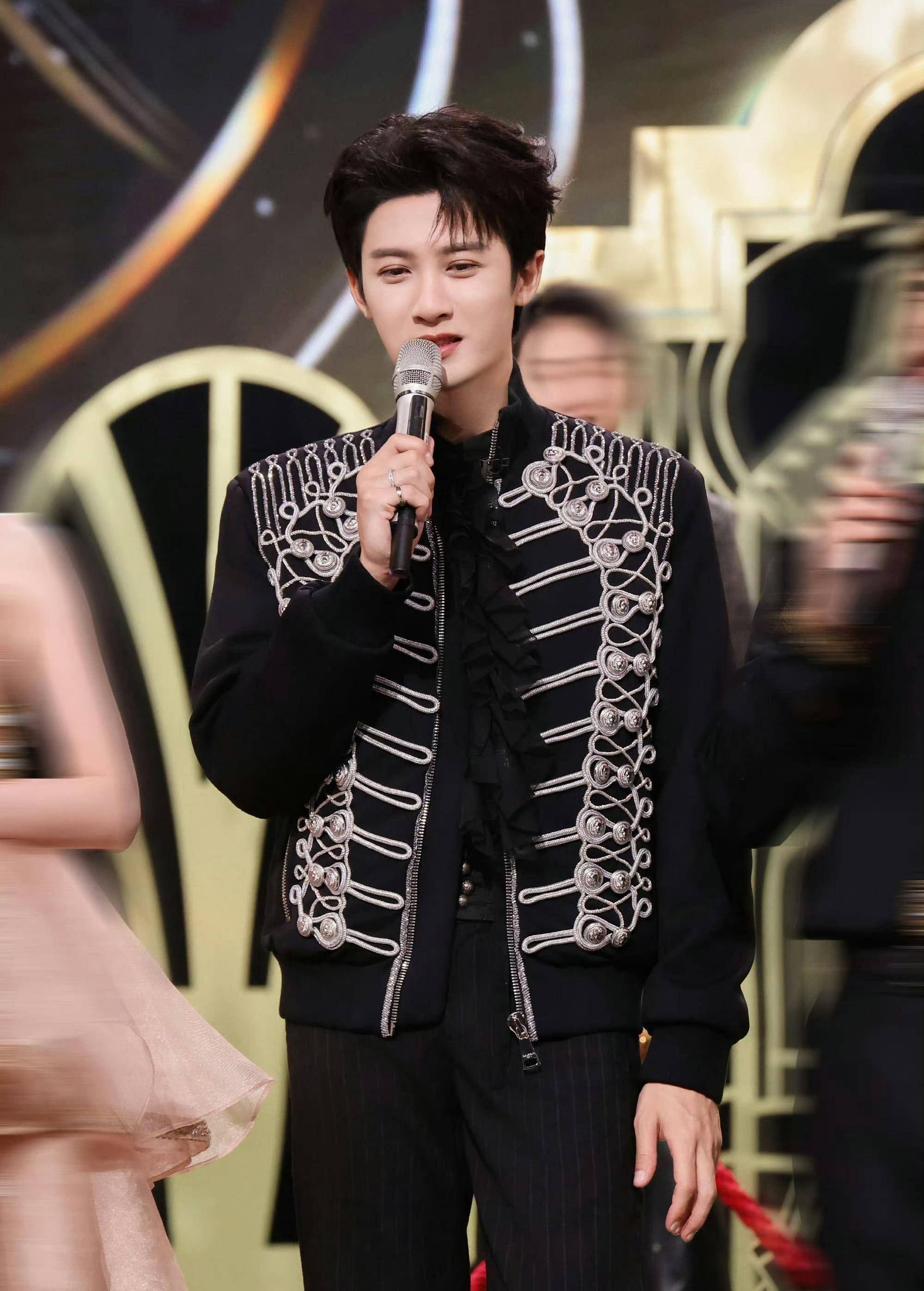 《你好星期六》要给檀健次赋予秘密任务,他的脸上只有一个“躲”字!(图3) 《你好星期六》要给檀健次赋予秘密任务,他的脸上只有一个“躲”字!(图3)