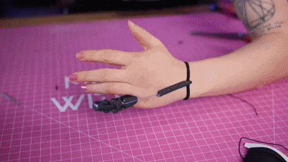 网红妹子断指后给自己换了根机械手指 有点像是R姐被机械改造了(图13) 网红妹子断指后给自己换了根机械手指:太炫酷了!