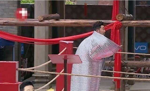 “冲进去!” 《吃货团》第二季的录制已经完成,每集由5位MC和1位飞行嘉宾组合(图4) “冲进去!” 《吃货团》第二季的录制已经完成,每集由5位MC和1位飞行嘉宾组合(图4)