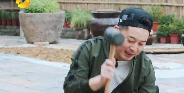 “冲进去!” 《吃货团》第二季的录制已经完成,每集由5位MC和1位飞行嘉宾组合(图8) “冲进去!” 《吃货团》第二季的录制已经完成,每集由5位MC和1位飞行嘉宾组合(图8)