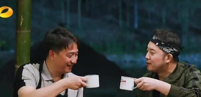 “冲进去!” 《吃货团》第二季的录制已经完成,每集由5位MC和1位飞行嘉宾组合(图9) “冲进去!” 《吃货团》第二季的录制已经完成,每集由5位MC和1位飞行嘉宾组合(图9)