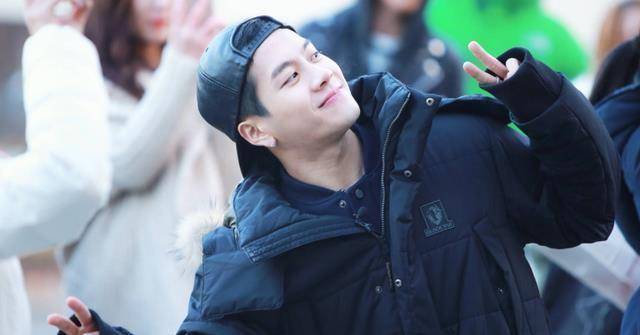 “冲进去!” 《吃货团》第二季的录制已经完成,每集由5位MC和1位飞行嘉宾组合(图10) “冲进去!” 《吃货团》第二季的录制已经完成,每集由5位MC和1位飞行嘉宾组合(图10)