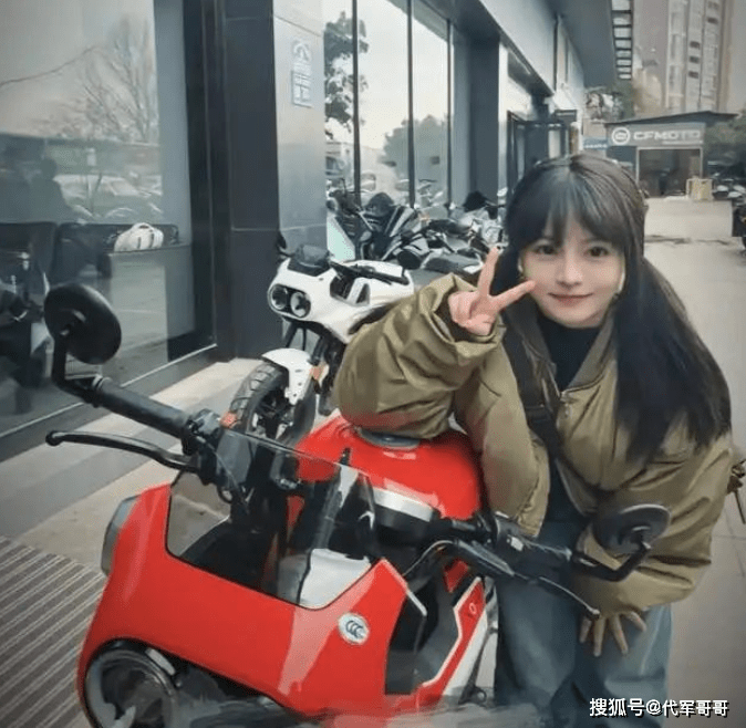 知名女网红“欧可爱”发生车祸后溺水身亡,年仅24岁(图10) 知名女网红“欧可爱”发生车祸后溺水身亡,年仅24岁(图10)