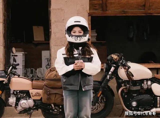 知名女网红“欧可爱”发生车祸后溺水身亡,年仅24岁(图7) 知名女网红“欧可爱”发生车祸后溺水身亡,年仅24岁(图7)