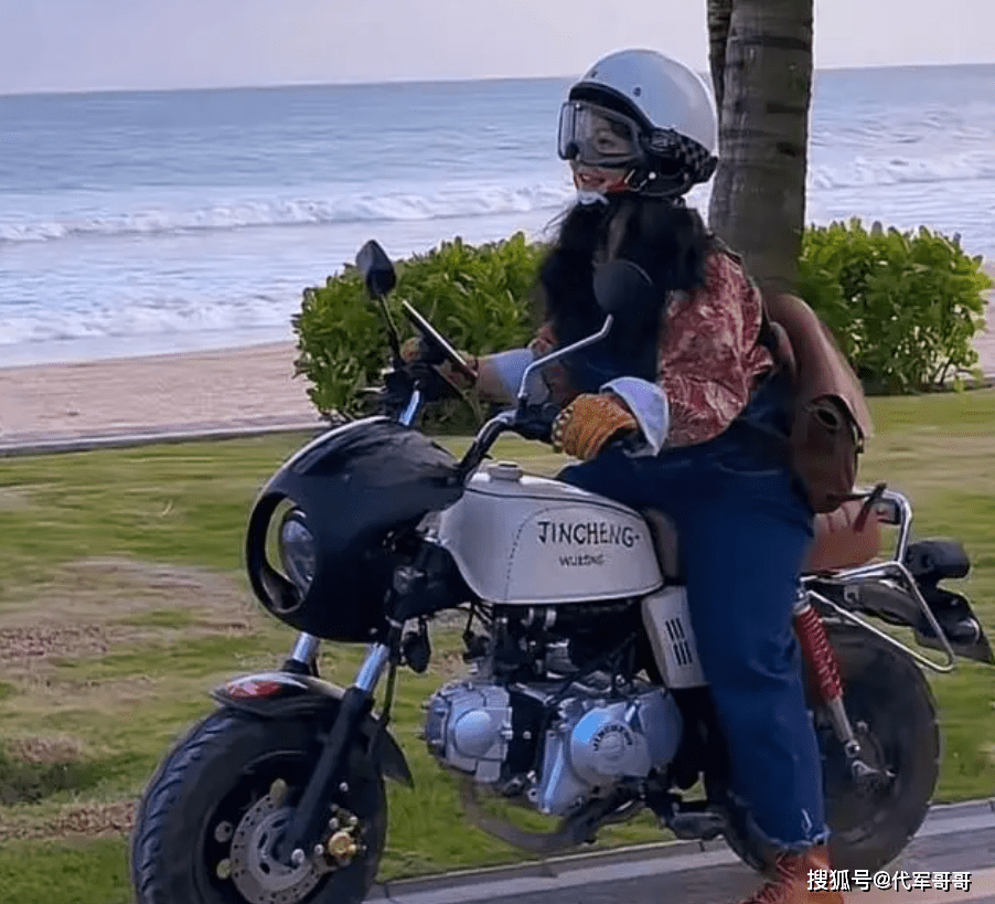 知名女网红“欧可爱”发生车祸后溺水身亡,年仅24岁(图12) 知名女网红“欧可爱”发生车祸后溺水身亡,年仅24岁(图12)