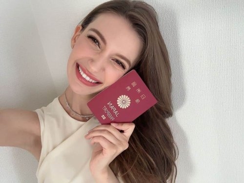 乌克兰裔女子夺得日本小姐冠军 网友：亚洲人特色呢