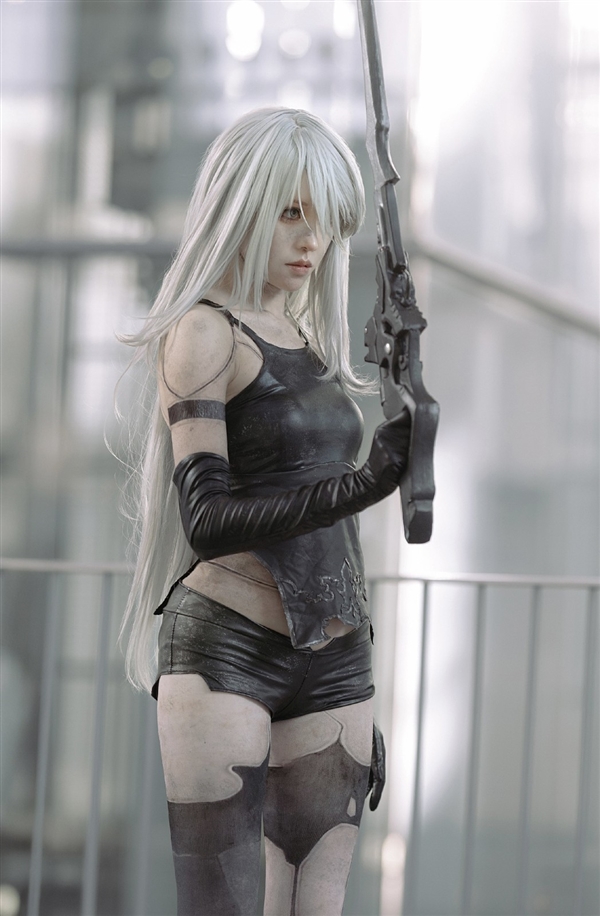 日本美女Cos《尼尔:机械纪元》A2,战损妆容很精致,氛围感十足,一起来欣赏下吧!(图2) 日本美女Cos《尼尔:机械纪元》A2:战损妆容很棒