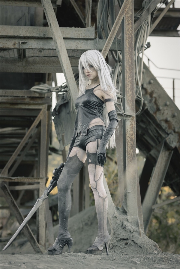 日本美女Cos《尼尔:机械纪元》A2,战损妆容很精致,氛围感十足,一起来欣赏下吧!(图8) 日本美女Cos《尼尔:机械纪元》A2:战损妆容很棒