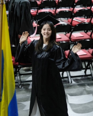 欧阳娜娜回应伯克利学位争议:时间宝贵,自己有对学习、生活和事业规划(图1) 欧阳娜娜回应伯克利学位争议:时间宝贵,自己有对学习、生活和事业规划(图1)