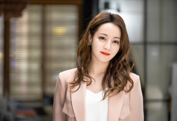 迪丽热巴年过30怕变胖变丑,化身霸气女强人,勇于追求梦想(图1) 迪丽热巴年过30怕变胖变丑,化身霸气女强人,勇于追求梦想(图1)