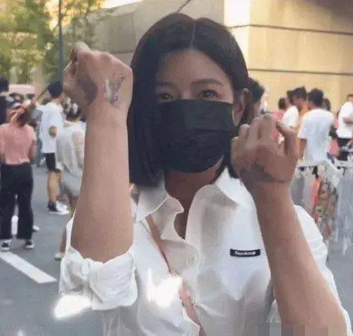 陈晓陈妍希这对夫妻的婚变消息其实已经传很久了,这两天又有新料了!(图17) 陈晓陈妍希这对夫妻的婚变消息其实已经传很久了,这两天又有新料了!(图17)