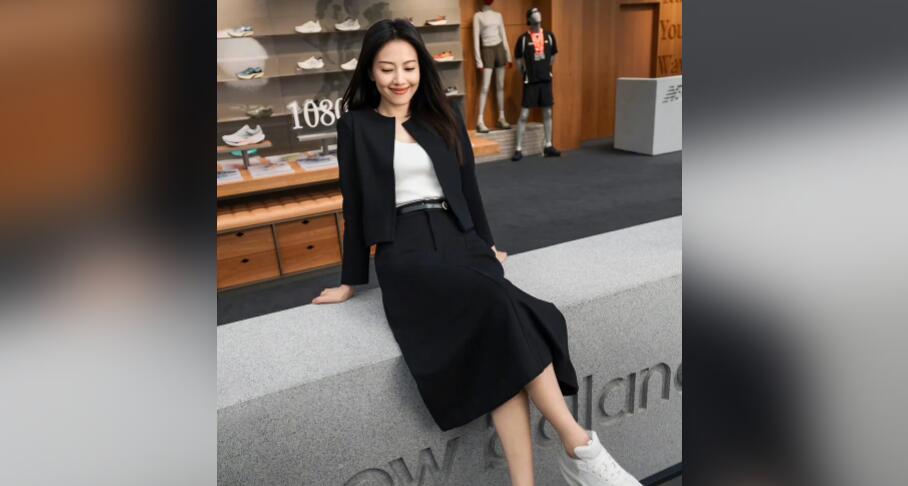 高圆圆17岁超美旧照曝光,当年学校班主任还透露她惊人的追求者人数(图1) 高圆圆17岁超美旧照曝光,当年学校班主任还透露她惊人的追求者人数(图1)