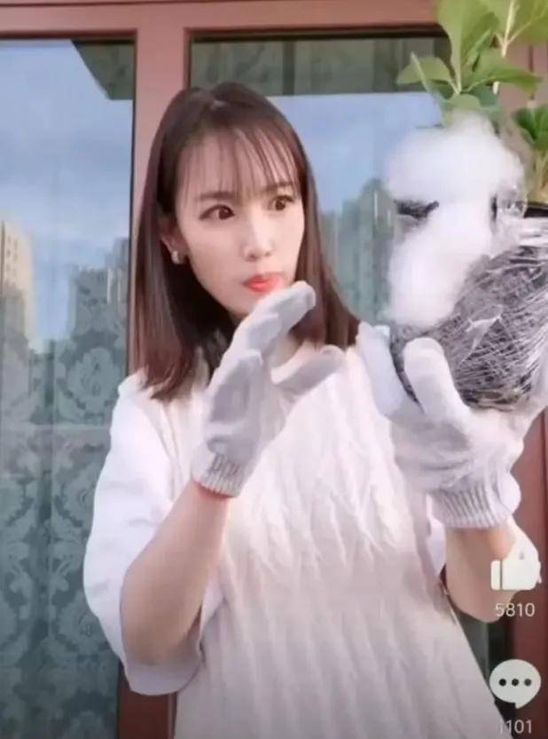 马蓉虽获得了丰厚的财产,却也付出了巨大的代价失去了家庭、名声和社会地位(图1) 马蓉虽获得了丰厚的财产,却也付出了巨大的代价失去了家庭、名声和社会地位(图1)