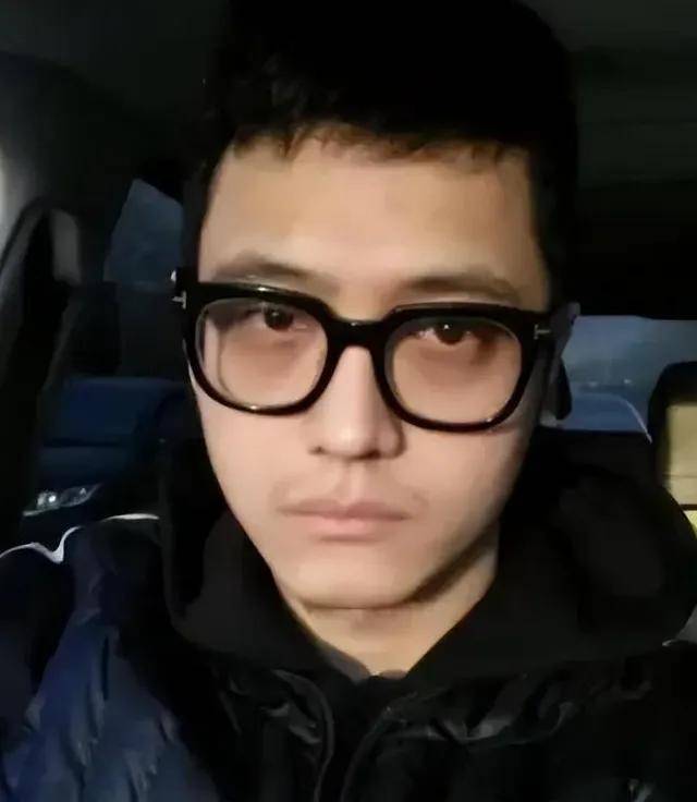 马蓉虽获得了丰厚的财产,却也付出了巨大的代价失去了家庭、名声和社会地位(图10) 马蓉虽获得了丰厚的财产,却也付出了巨大的代价失去了家庭、名声和社会地位(图10)