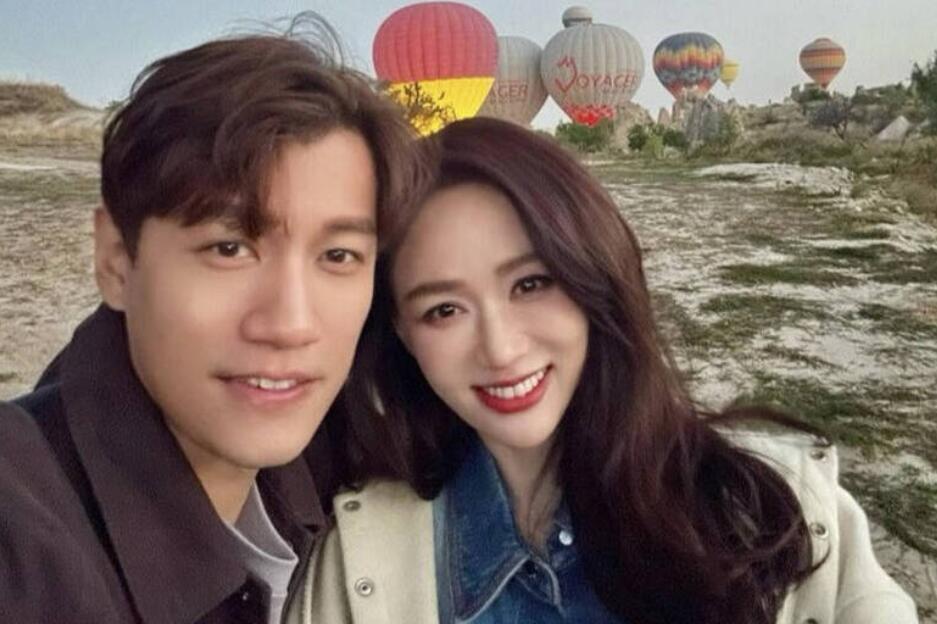 陈乔恩嫁富二代Call“萤幕男友”报喜 明道:乔恩不是很缺钱,钱对她来说意义不大,我可能会用别的方式祝福(图1) 陈乔恩嫁富二代Call“萤幕男友”报喜 明道:乔恩不是很缺钱,钱对她来说意义不大,我可能会用别的方式祝福(图1)