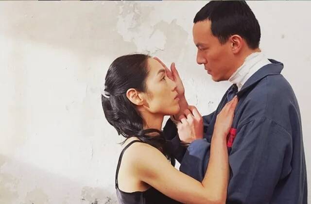 曾在热播剧《黑暗荣耀》饰演文同珢母亲的女星朴志雅惊传噩耗,因脑梗塞晕倒不敌病魔病逝(图1) 已逝女星朴志雅(左)曾与张震合作并有激情演出。 (翻摄自naver)