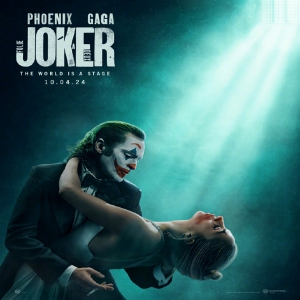 《小丑2：双重妄想》首张海报曝光：小丑与“小丑女”哈莉·奎茵在月光下共舞