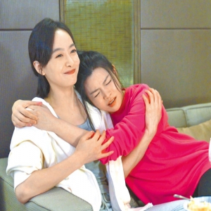 陈妍希和陈晓的婚变消息传得沸沸扬扬，双方至今都未回应