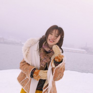 秦岚冬季写真唯美 优雅慵懒尽显少女感
