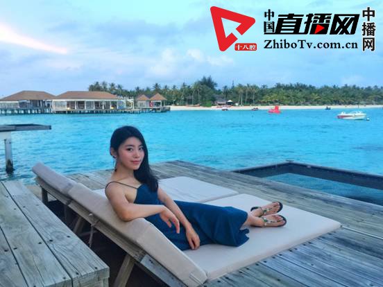 演员陈慧凌马尔代夫度假 曝光清凉写真(图1)