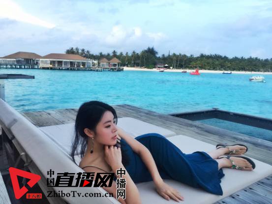 演员陈慧凌马尔代夫度假 曝光清凉写真(图2)
