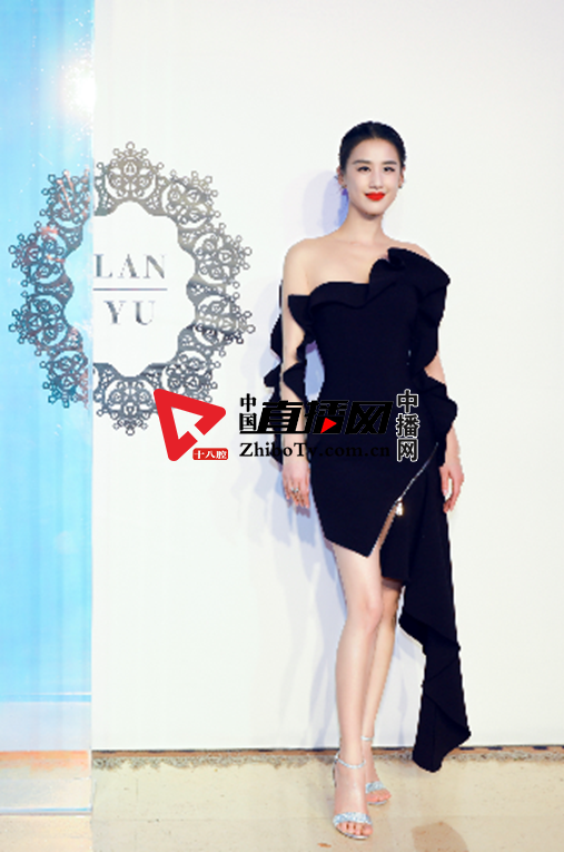 黄圣依闪耀Jenny Packham璀璨之夜 展现东方魅力