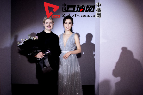 黄圣依闪耀Jenny Packham璀璨之夜 展现东方魅力