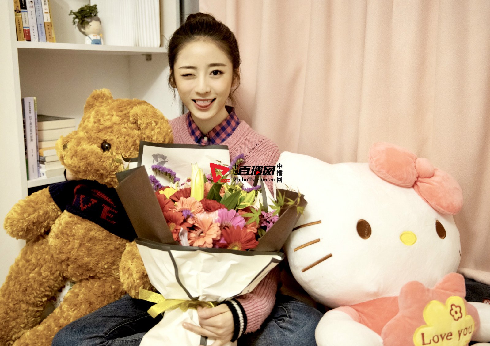 丁一一《掮客》圆满杀青 本色出演俏皮见习生看点十足(图3) 丁一一《掮客》圆满杀青 本色出演俏皮见习生看点十足(图3)